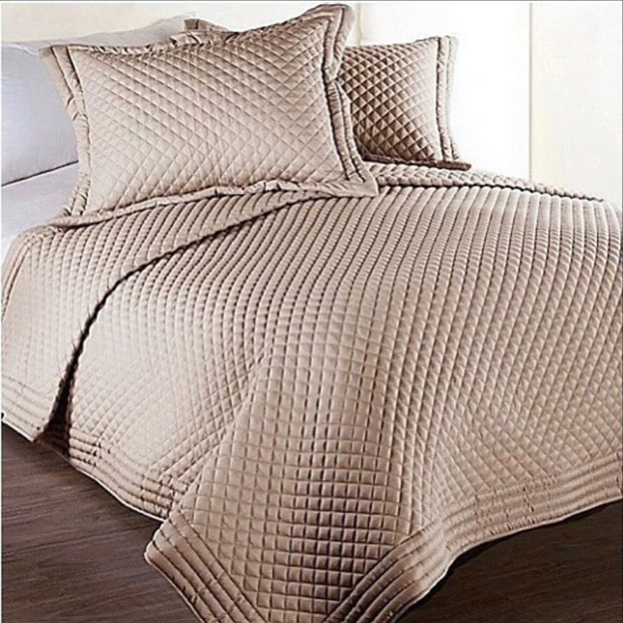 Golden Beige Polysatin Diamond