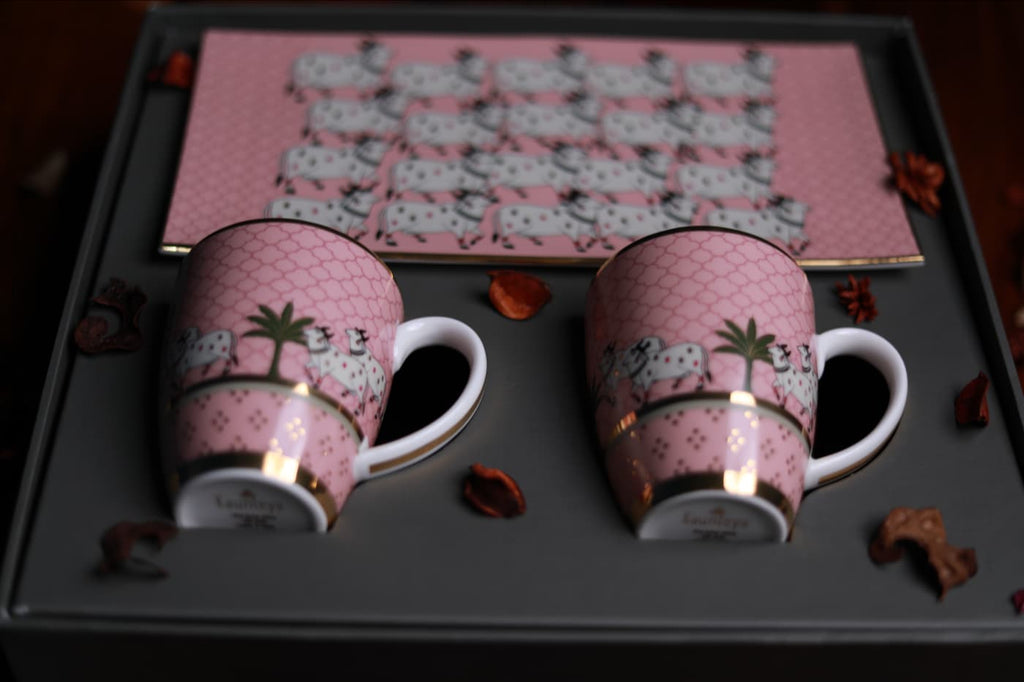 Gift Set – Pichwai Pink Cookie Plate And 2 Pink Mugs