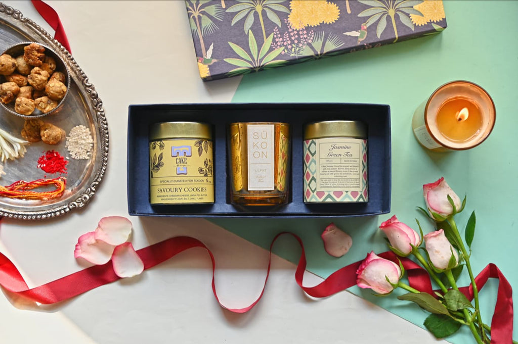 Gift Set - Set Of 1 Scented  Candle, 1 Tea And 1 Cookie Tin